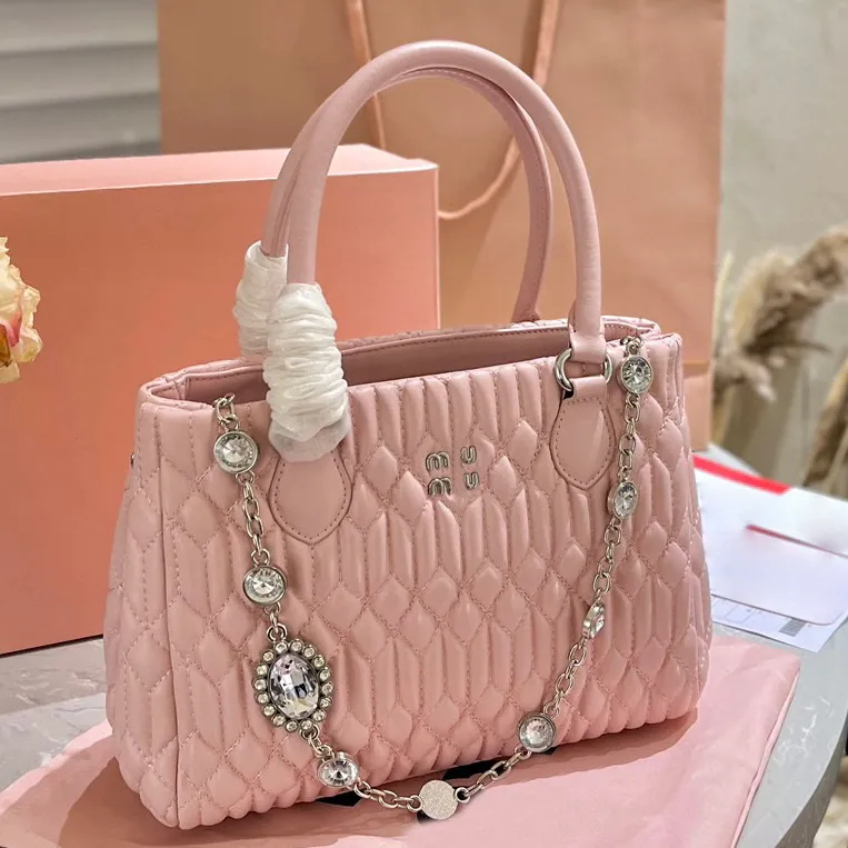 Lüks Tote Çanta Tasarımcı Çanta Çanta Kadın Omuz Torbası Alışveriş Çantaları Crossbody Alışveriş Plajı Moda Ünlü The Toates Omuz Çantası 240327