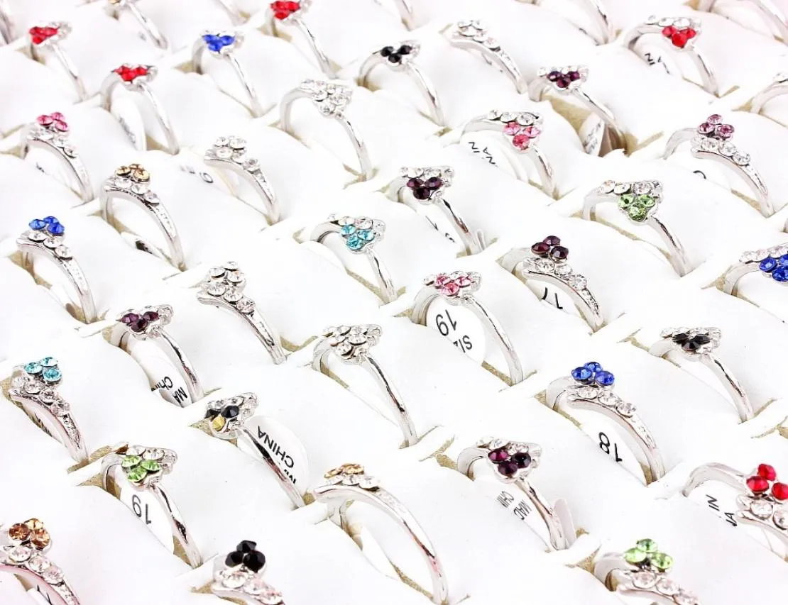 Qianbei 50pcsset 전체 혼합 로트 반짝이는 크리스탈 모조 다이아몬드 반지는 어린이 약혼 결혼식 신부 손가락 반지 쥬얼리 6725648