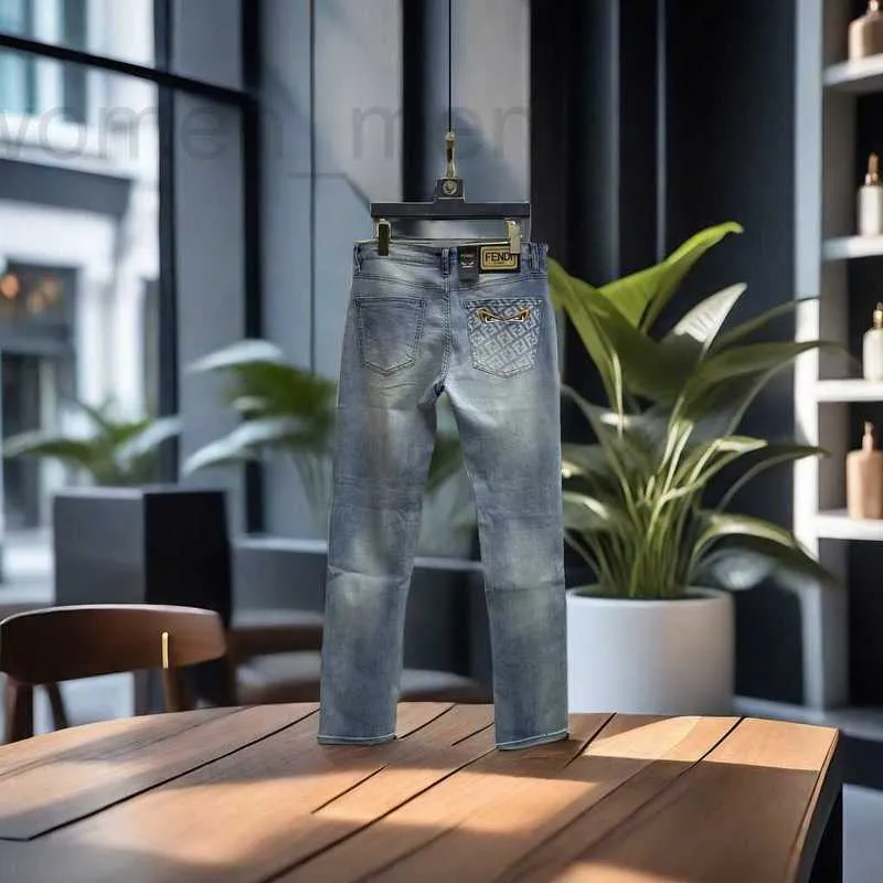 Jeans da uomo firmati Marchio di lusso e di tendenza Semplice europeo ricamato Slim Fit Piedi piccoli Pantaloni da ragazzo elastici lunghi RBUA