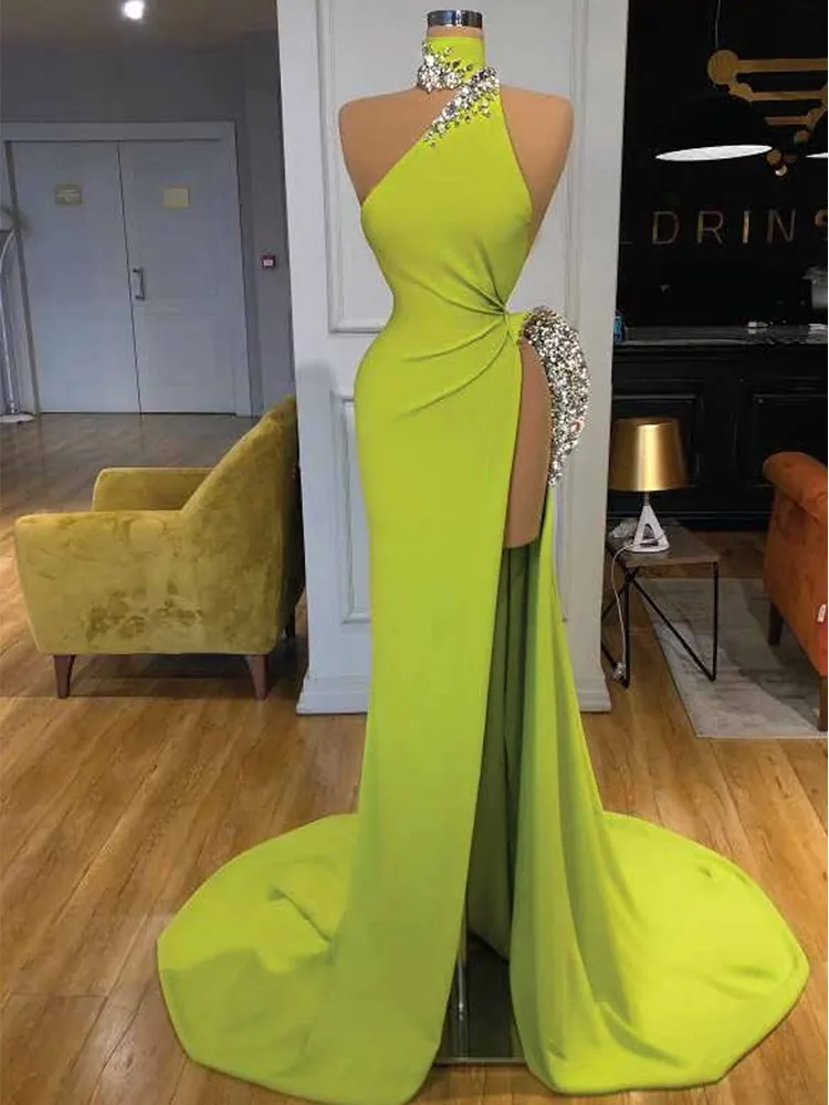 2024 seksowne zielone sukienki syreny wysoko szyi sier kryształowe koraliki balowe sukienki bez rękawów.