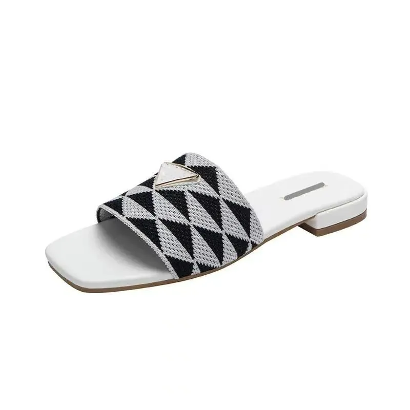 2024 Berömda designer sandaler för kvinnor sandal tofflor sommarstrand randig lägenhet platta permeabilitet sandaler bomullsglid