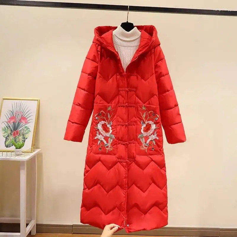 Trench da donna Moda cinese Abbigliamento donna Stile etnico retrò Giacca di cotone ricamato rosso Oversize addensato di media lunghezza invernale