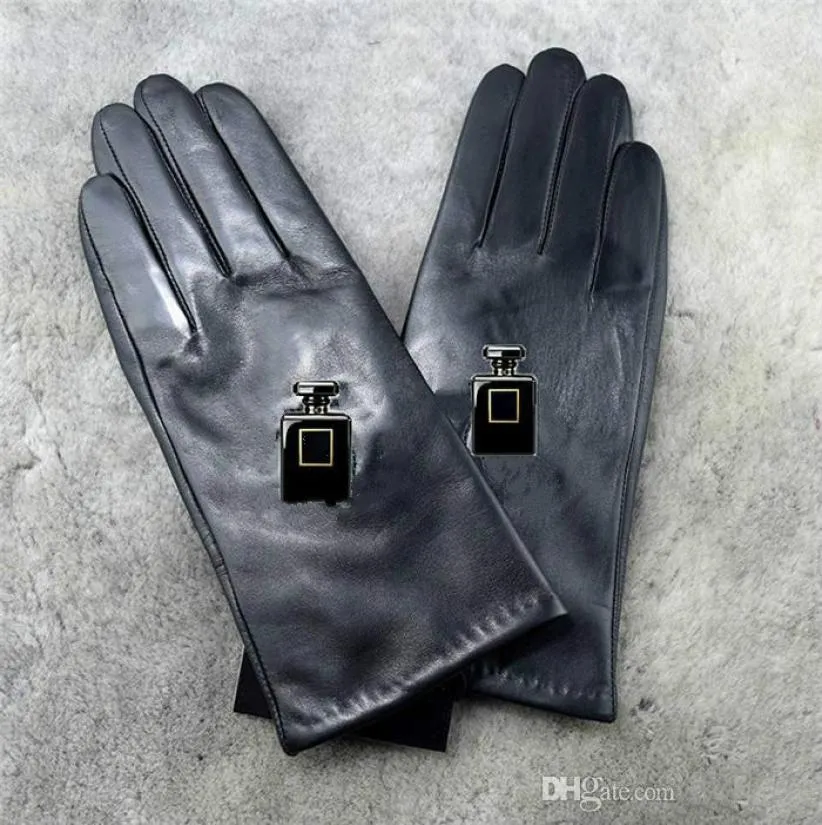 2021 Europa e Stati Uniti inverno caldi guanti di pelle top guanti Ladies Nuovi punti di marca per aggiungere guanti in pelle intero9355772