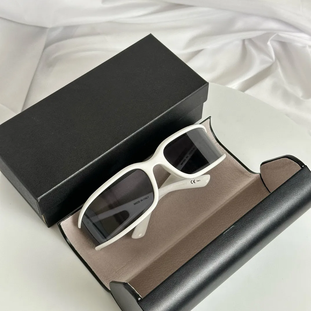 Beyaz Gri Sargı Güneş Gözlüğü Spor Stili Erkek Kadın Erkekler Tasarımcı Sunnies Gafas De Sol Tasarımcı Güneş Gözlüğü Tonları Occhiali da Sole UV400 Koruma Gözlük