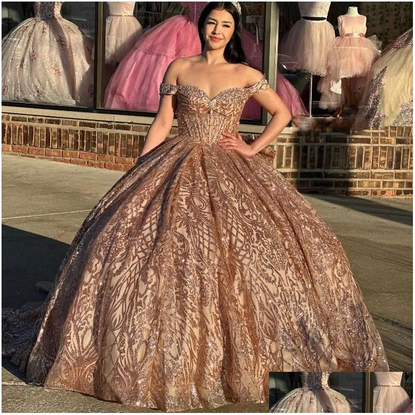 Robes de Quinceanera Luxe Champagne Or Chérie Robes À Paillettes Douce 16 Filles Off Shoder Robe De Bal Robe De Fête D'anniversaire Robe De Bal Ve Otovl