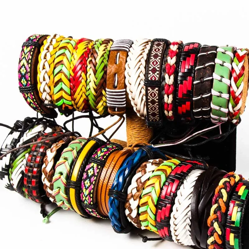 Bracelets Lot 25 pièces mélangées avec une variété de styles tendro tendance Les hommes et les femmes peuvent porter du bracelet bracelet en cuir tissé en cuir