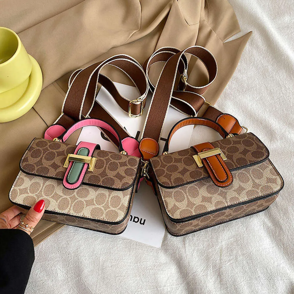 Fyrkantiga crossbody -väskor för kvinnor pu läder trendig bred rem designer handväskor damer liten axelväska 94 89