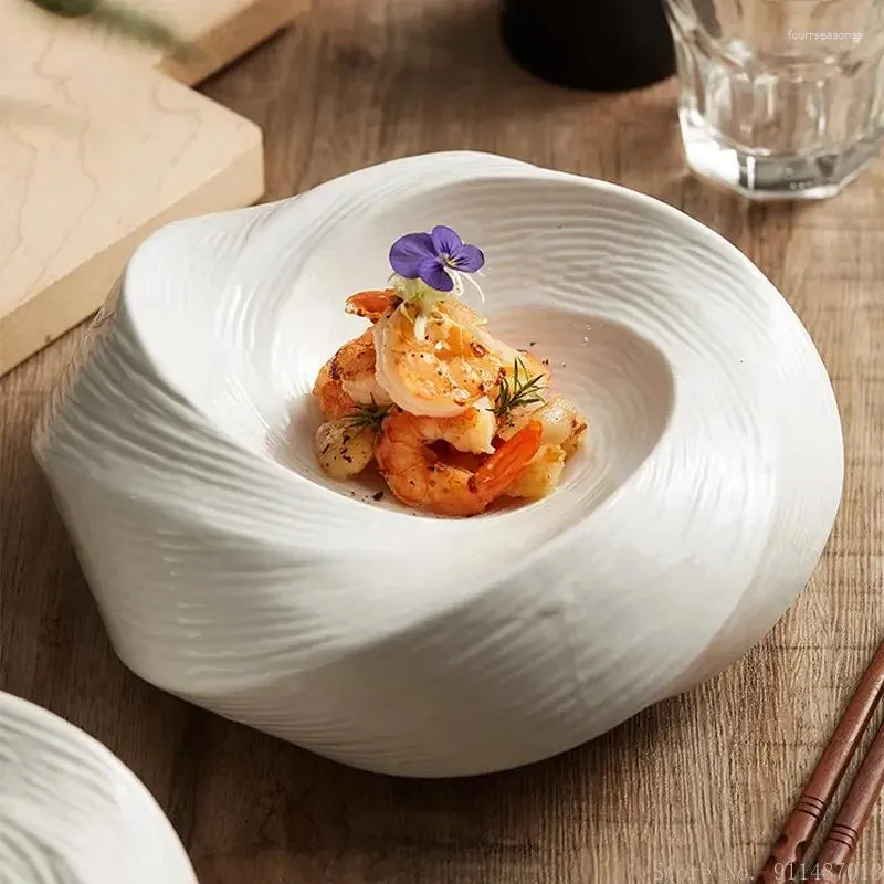 Plattor keramiska vita avancerade virvelformade middagar tallrik hushåll kök el restaurang leveranser kall maträtt special bordsartiklar 1 st