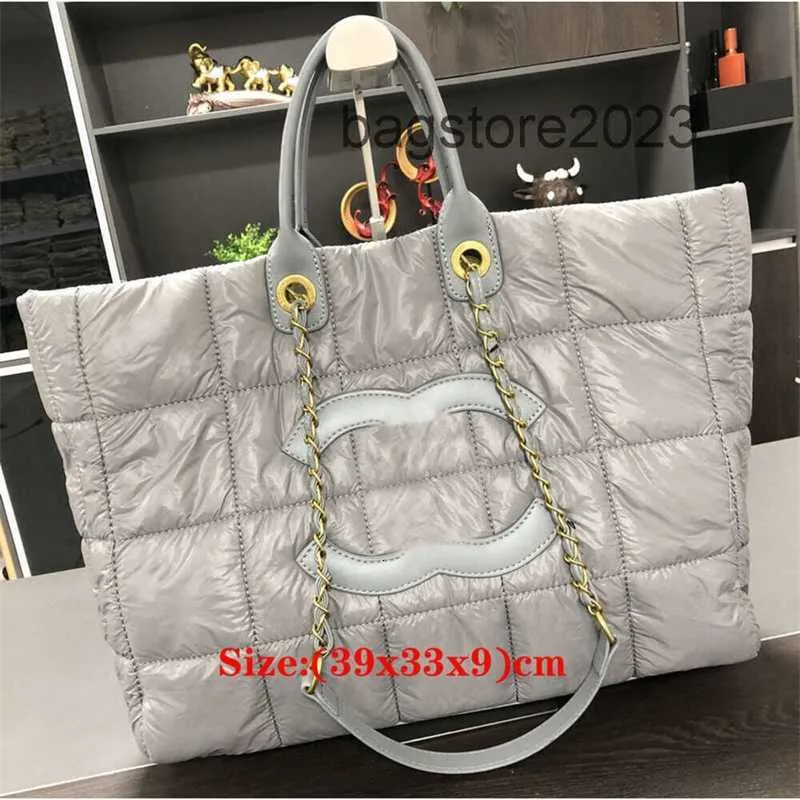 Luxurys Purse Designer CC Brands Bag Handbags Fashion Beach Crossbody The Tote Man Shoulder Woman White Grey Reathers Messenger Makeup Travel Bucket Sac