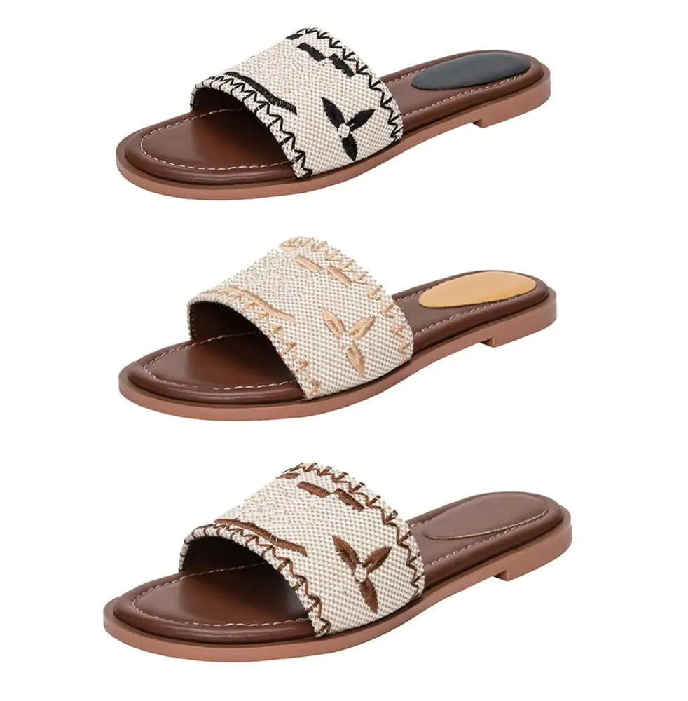 Designer Flat Sandals Luxury Slippers Womens Embroider Sandal Fashion Flip Flop Letter Slipper For Women Summer Beach Slide Ladies Low Heel Shoes Designer Sandalsq