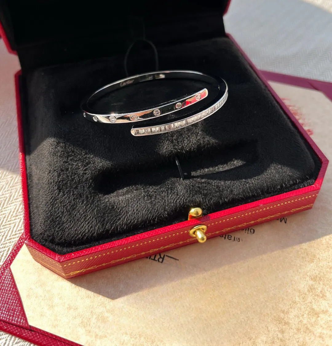 Luxury Jewelry Designer Women's Bracelet Same Ring Set with Diamond Latest Screw Bracelet Set for Daily Dating Wedding Trendy Fashion