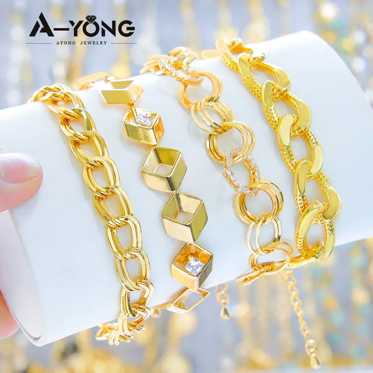 Bransoletki Ayong Dubai Gold Color Charm Bransoletka 18K Gold Splated Cyrcon Inkon Mankiet Banles Kobiety Elegancka biżuteria na przyjęcie urodzinowe