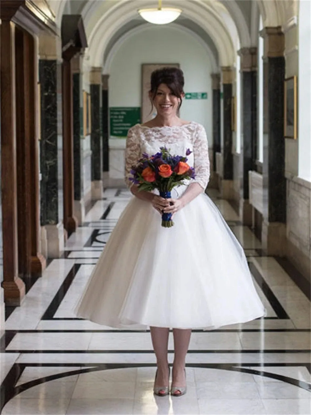 Romantic Tea Length A Line Wedding Dresses Bateau Neck Lace 3/4 Long Sleeves Ivory Vintage Simple Tulle Garden Bridal Gowns