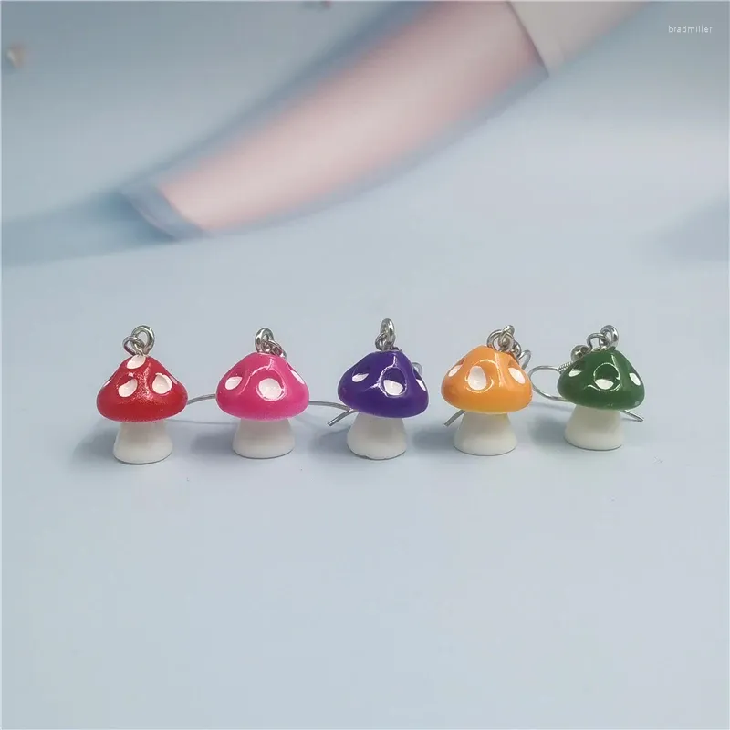 Boucles d'oreilles pendantes 1 paire, goutte de champignon coloré à la mode pour femmes et filles, petite boucle d'oreille mignonne, bijoux cadeau d'étudiant EC320