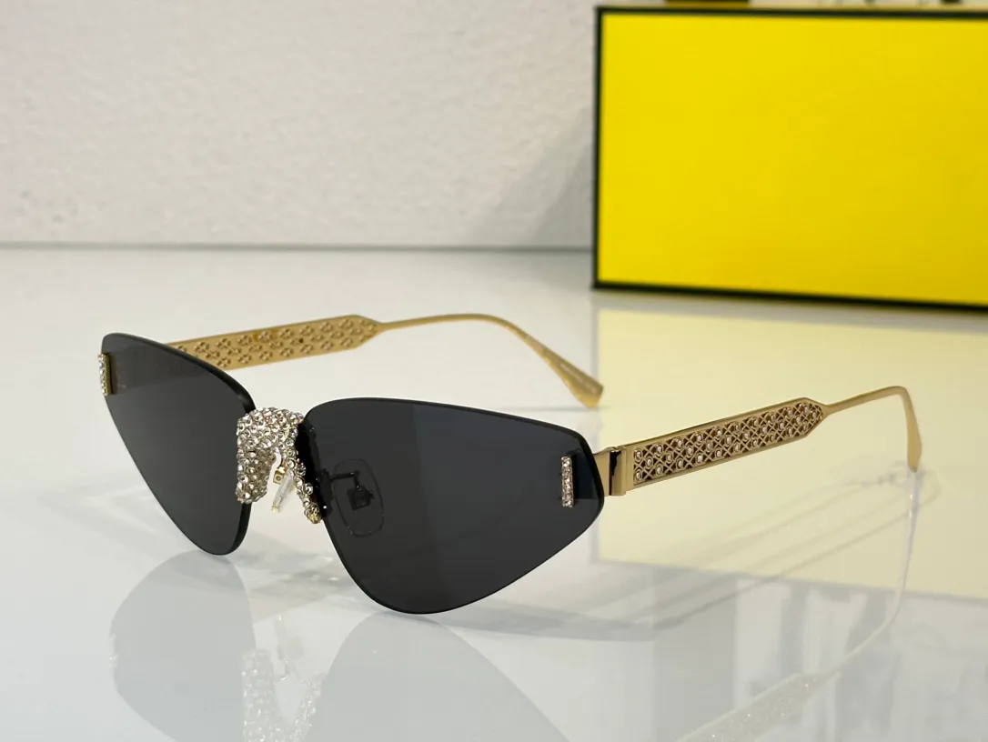 Модные солнцезащитные очки для мужчин и женщин, летний подиум 4127, дизайнерский стильный стиль High Street, анти-ультрафиолетовые ретро-пластинчатые треугольные безрамные очки, случайная коробка
