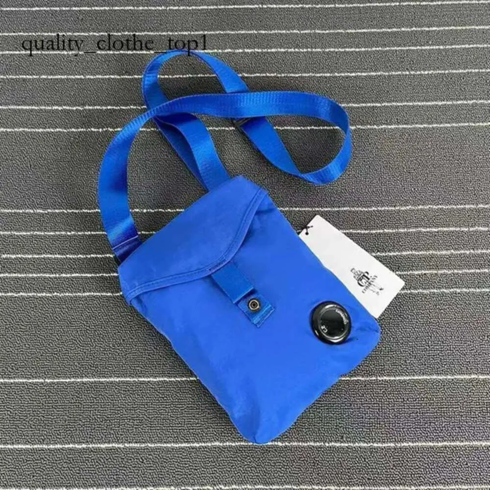 2024 modeväskor män cp axel crossbody liten enkel lins utomhus sport nylon satchel broderad brev logotyp cp comapni designer företag väska 859