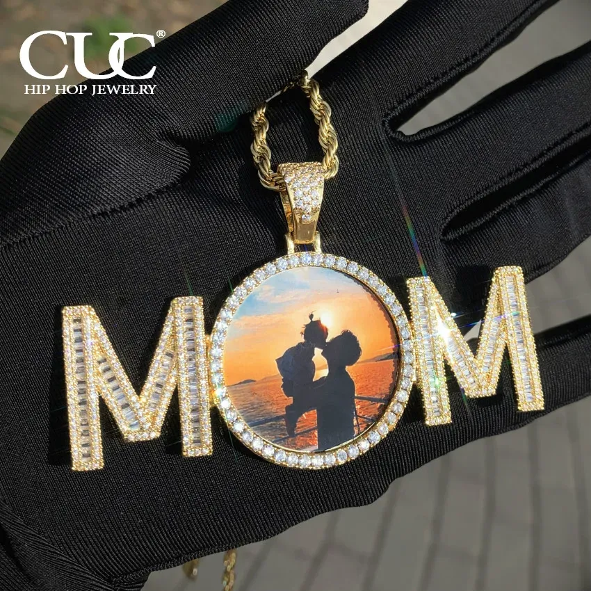 Necklaces CUC Custom Circular Photo Pendant With Baguette Letter Memory Frame Picture Necklace Iced Out Zircon Men Women Hip Hop Jewelry