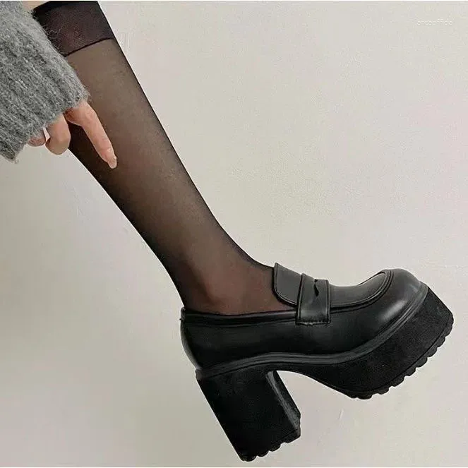 Chaussures habillées petite niche en cuir noir avec semelles épaisses talons rétro français haute Mary Jane simple