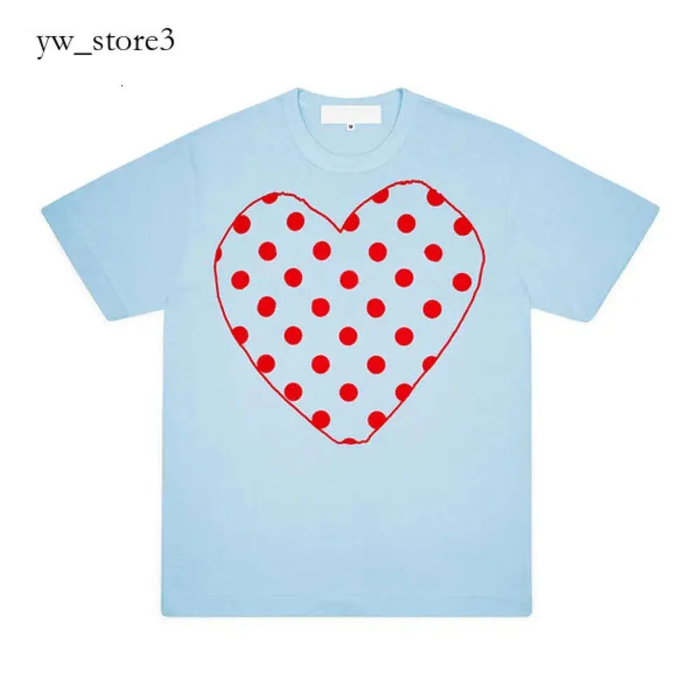 Comme Des Garcon Designer Brand Men's T-shirts Summer Mens T-shirts CDGS Spela T-shirt Kommeser Kort ärm Womens Design Badge Garcons broderi Heart Red Love 7635