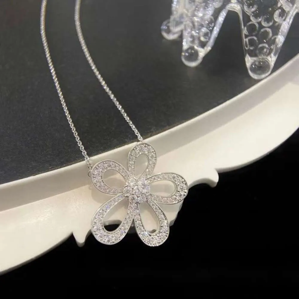 Four-leaf Clover Necklace Designer Women Original Quality Necklaces Sunflower Necklace Womens Full Diamond Flower Petals Lucky Flower Collar Chain