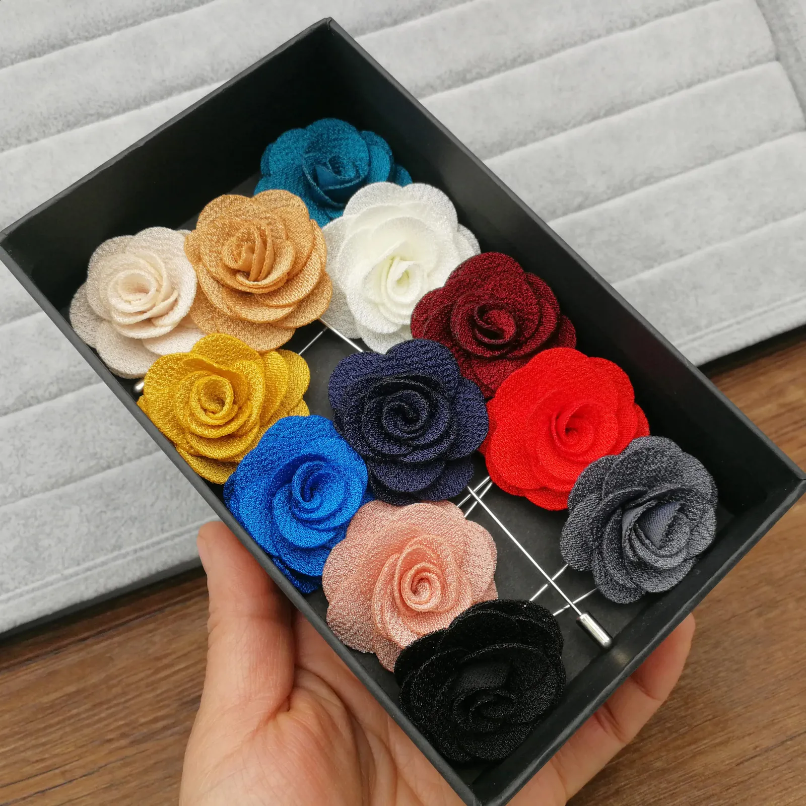 Fabric Flower Brooches for Women Brooch Pins Suits Decoration Lapel Pins For Men Brooch for Suits Accessories in GiftBox 240220