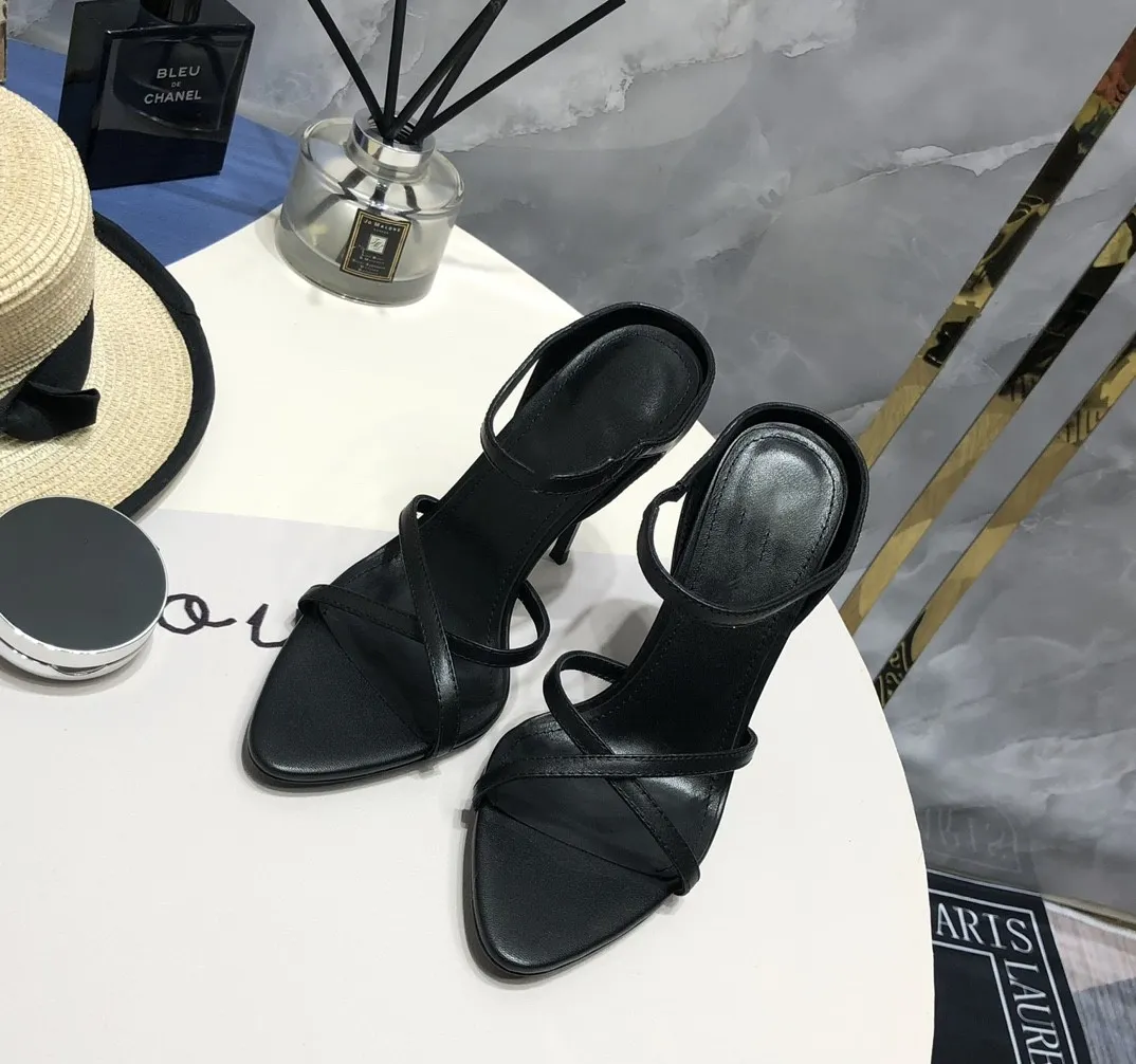 Kvinnors mode lyxiga design lackade högklackade sandaler hälhöjd på 10 cm
