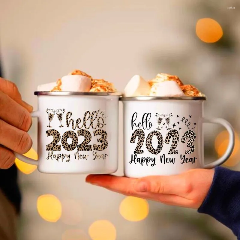 Mokken Luipaard Hallo 2024 Print Koffiekopjes Herfst Jaar Feest Wijnmok Dessert Cacao Handvat Emaille Beker Cadeau Voor Familie Vrienden