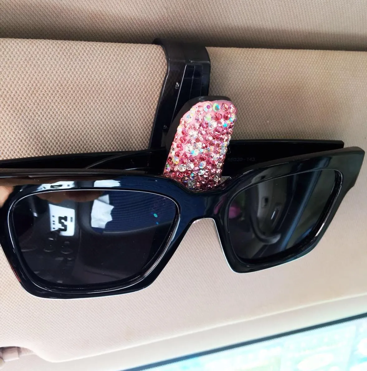 車のサンバイザーのメガネホルダーブリングクリスタルラインストーンファッション回転可能な車の眼鏡サングラスハンガーマウントチケット4410143