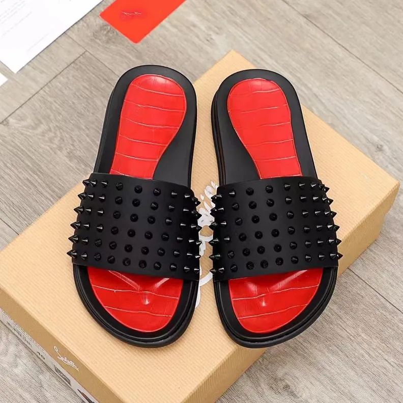 Bodems slippers mannen rode man klassieke spike platte spikes glijden sandaal dikke rubberen zool slipper studs glijbanen platform muilezels zomer casual mode schoenen 5 s 5