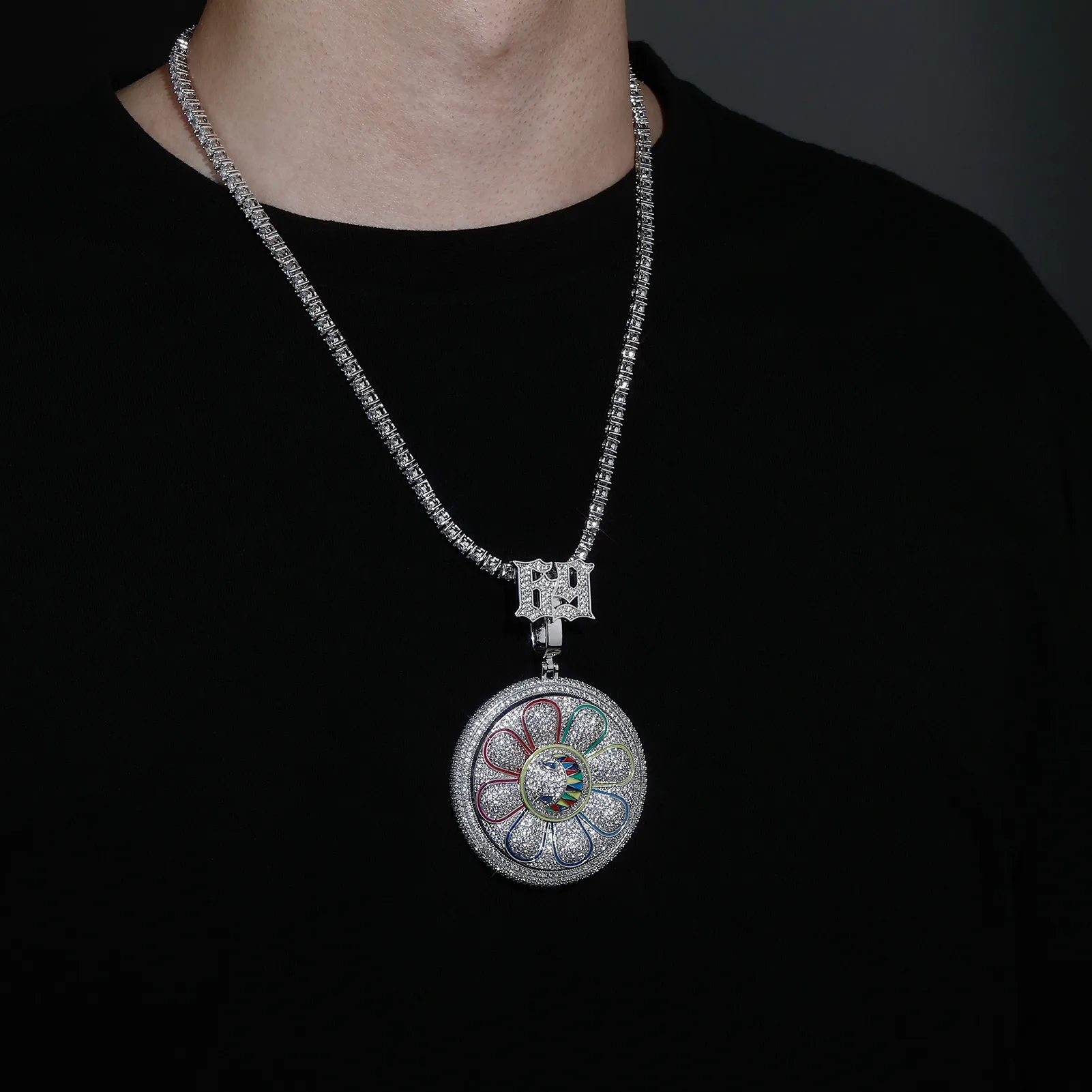 S925 Silber europäischer und amerikanischer Hip Hop bunter Ölblüten-Anhänger mit lächelndem Gesicht voller Diamant-Mosang-Stein, modische Halsketten-Accessoires für Männer und Frauen