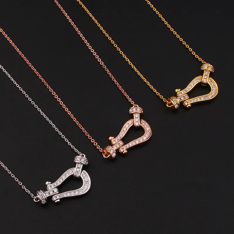 Fashionable horseshoe buckle necklace with full set zircon collarbone chain for women's versatile fashion jewelry