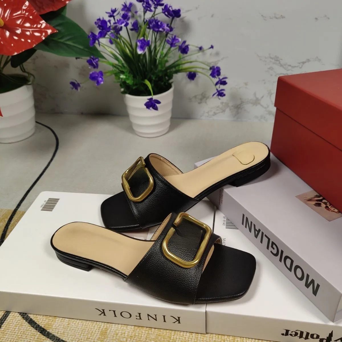 Autumn new fashion trend buckle all matching thick flat flip-flops sandals women light wear