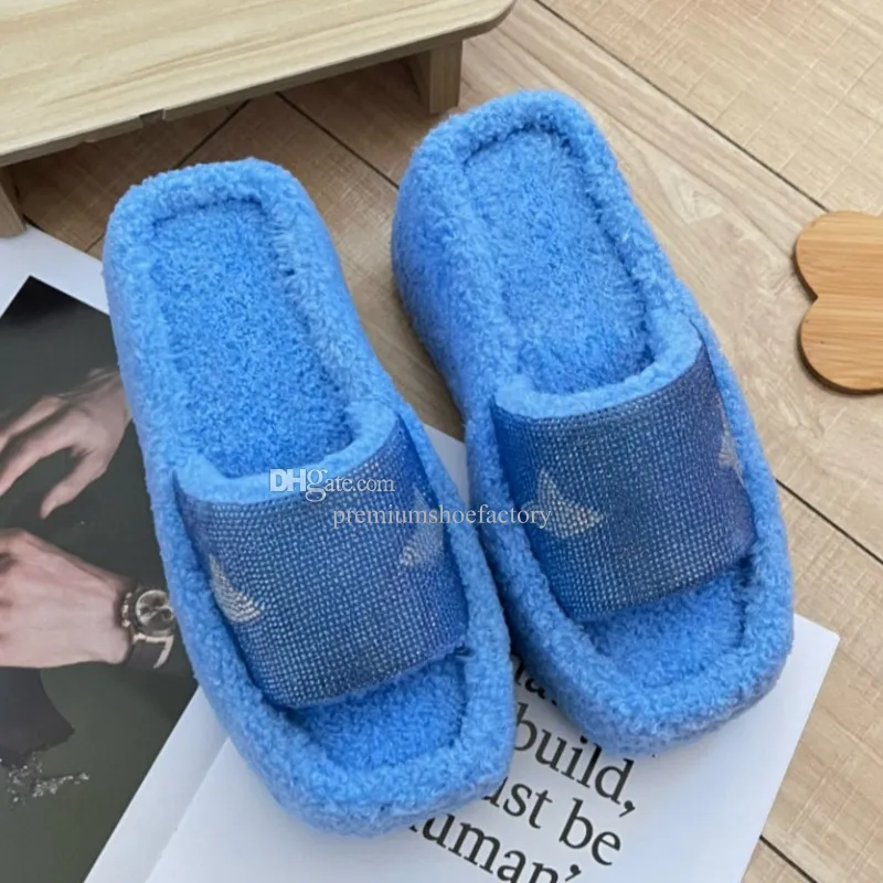 Nya mode tofflor lyxdesigner sandaler inomhus kvinnors tofflor utomhus anti slip strandskor bokstäver höga klackar vatten diamant godis skor plattform skor