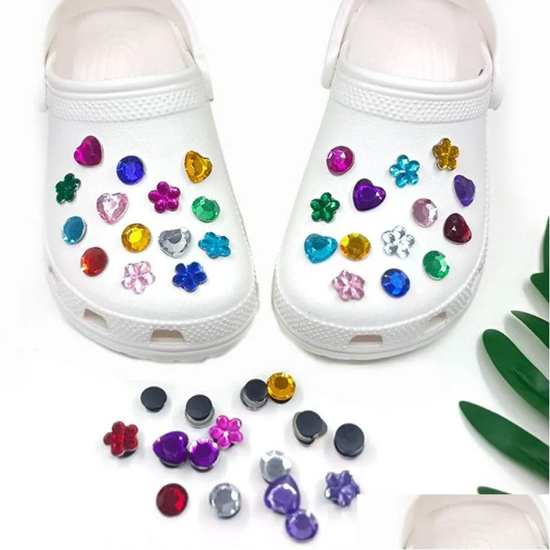 Akcesoria części butów MOQ 100PCS Crystal Flow Clog Charms Soft Cute Pvc Shoe Charm Akcesoria