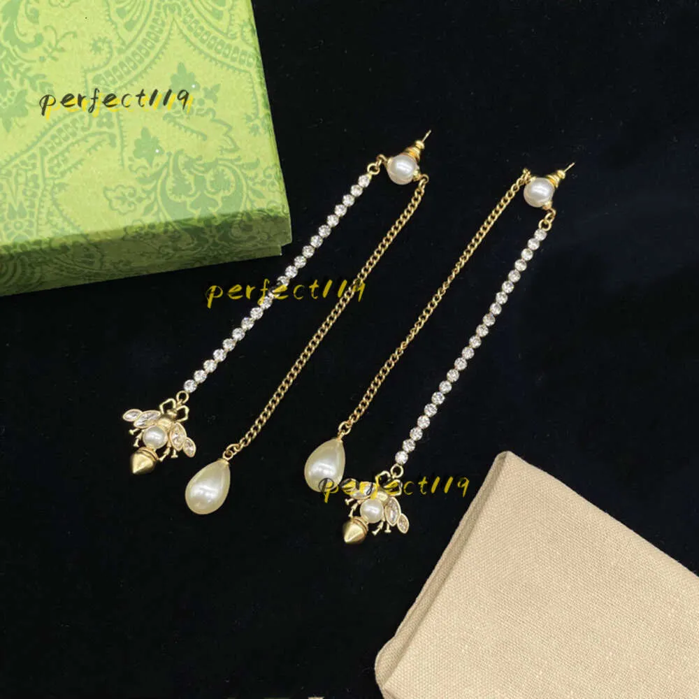 Stud 2024 Women Designer Retro Earrings Womens Designers Jewelry Street Fashion Luxury Diamonds Earings Chain Ear Wear For Party Jewelry Fashion Women Gift Stores