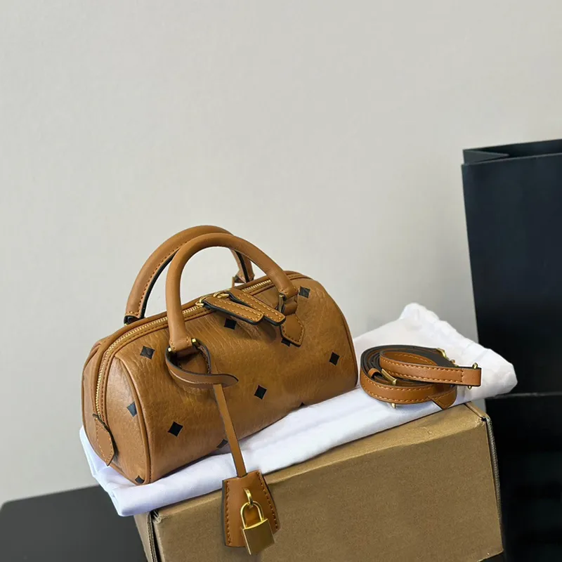 베개 디자이너 고급 핸드백 지갑 어깨 가방 여성 클래식 트랜스 턴스 바디 패션 브랜드 겨드랑이 토트