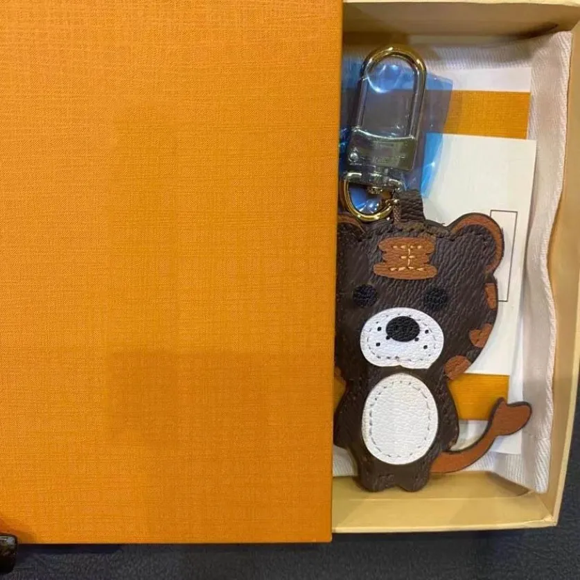 Lion Tiger Monkey Bear Keychains Luxury Designer Leather Key Chain Laser präglade väskhängen med Box 1853 Gift2521