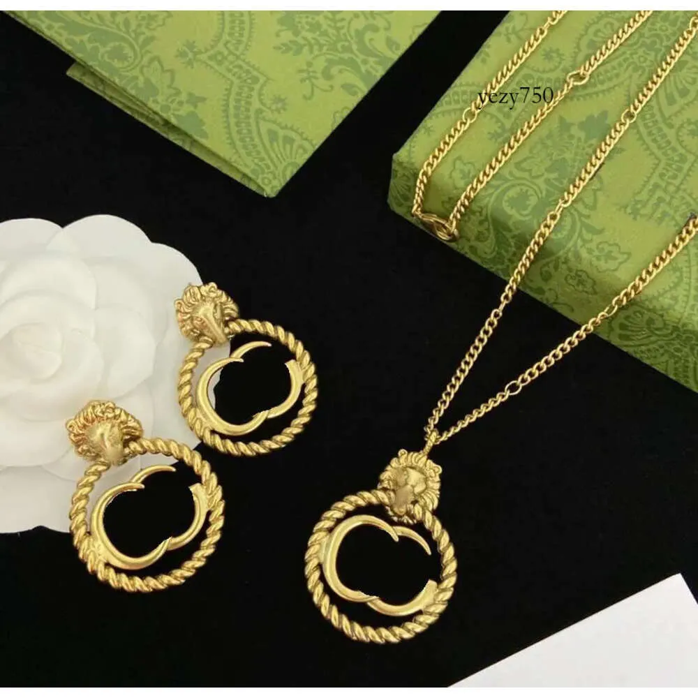 gglies gcliness Designer-Halskette mit doppeltem Buchstaben-Anhänger aus Gold mit Stempel, Markenbuchstaben-Halskette für Frauen, Hochzeit, Party, Geschenk, Schmuck mit Box