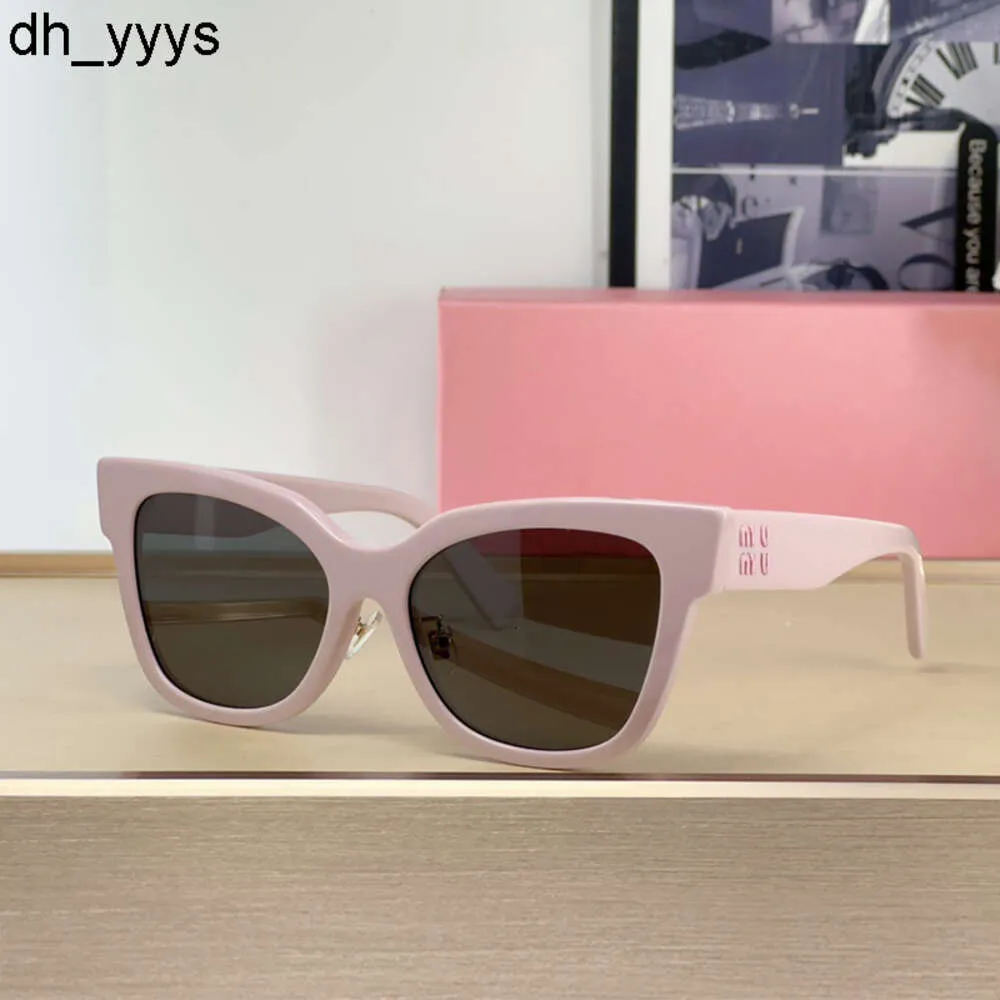 Chic Women\'s Sunglasses - Pink Tint Pink Floral/Black Thick Geek-Chic Geometric Tinted  main image 4