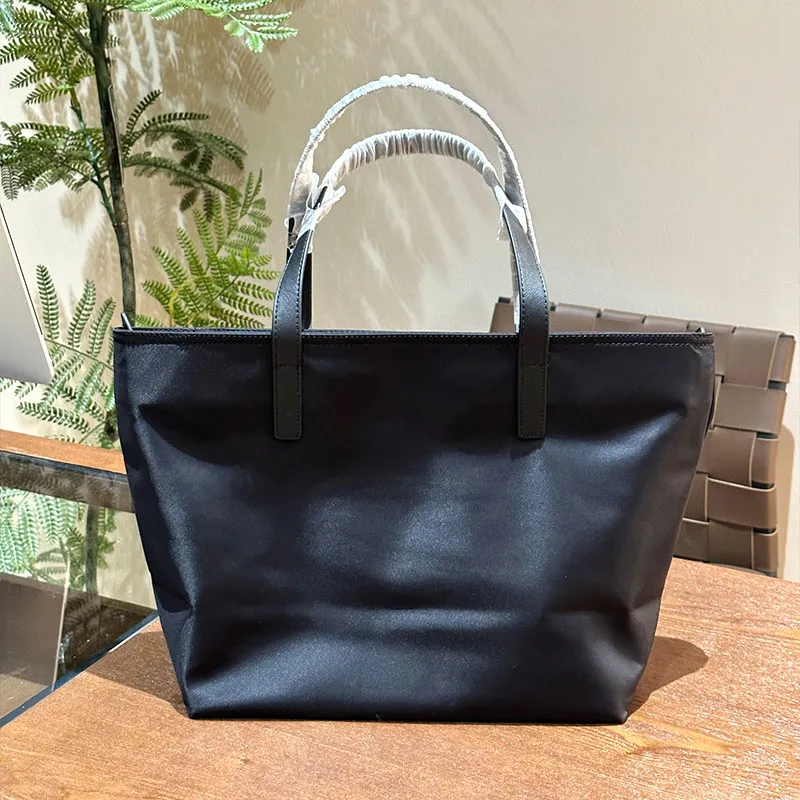 Borsa stilista in tela di nylon tessuto spesso super confortevole, leggera e pratica borsa pendolari dimensioni 36x31x16 cm Borsa a tracolla a mano