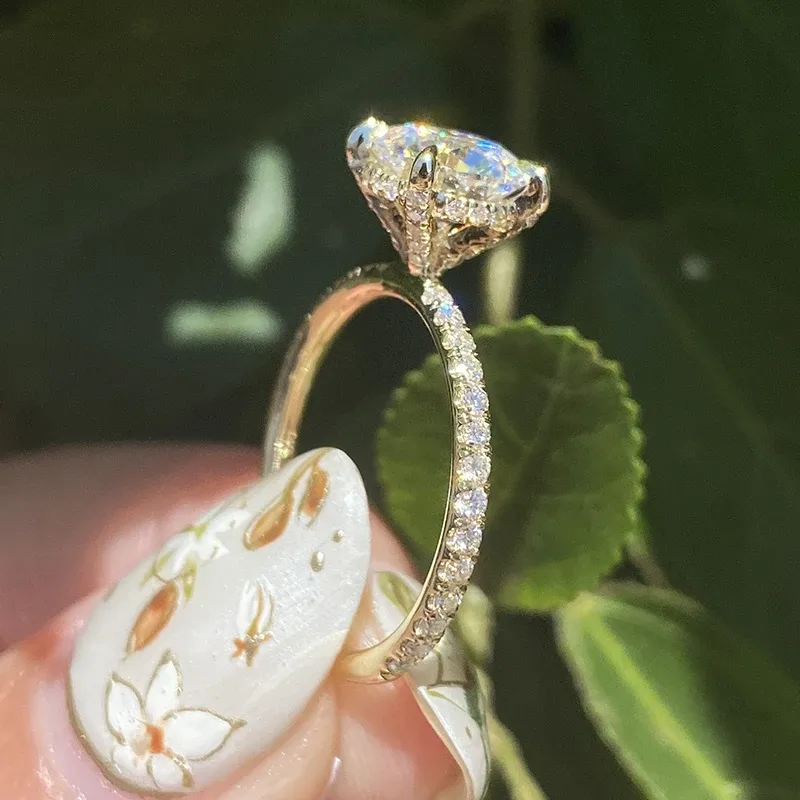 リングcxsjeremyソリッド14kイエローゴールド1.5ct 7.5mm defカラーモッサナイトは、女性の結婚式の贈り物のためのハロー婚約指輪の下