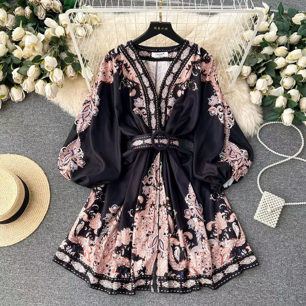 European and American Retro Court High-quality Printing V-neck Lantern Sleeve Waist Slim Temperament Single-breasted Celebrity Dress