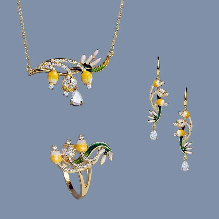 Ställer in nya eleganta växthandgjorda emaljsmycken ThreePiece Set Lily Flowers Pastoral Style Elegant Women's Ring Halsband örhängen