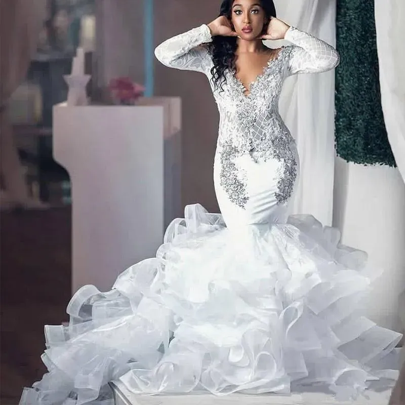 V Neck spets kristalllagd kjol ruffles trumpet arabiska trädgård bröllop klänningar glittrande långärmad sjöjungfru bröllopsklänningar 2024