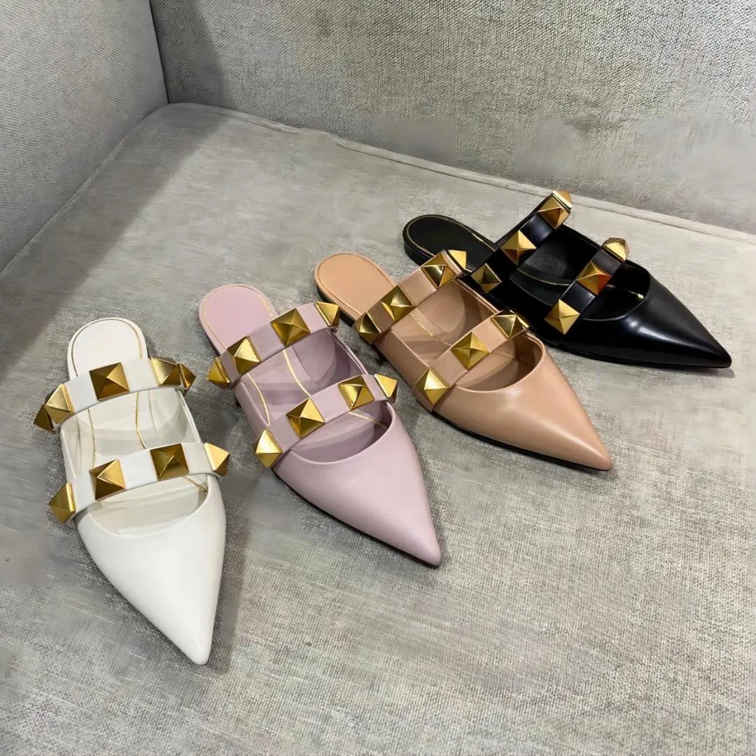 Designer Nya kvinnors högklackade plattskor med nitar och spetsiga tå V-sandaler Black Fashionable Half-Cover V Sandaler, storlek 35-43