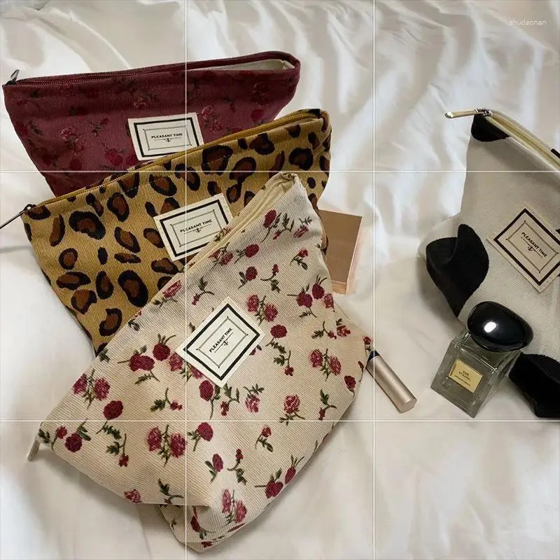 Sacs à cosmétiques Corduroy Wintage Leopard Pattern Sac de maquillage Femmes Zipper Femme Sac à main Portable Organisateur de toilette Cas pour les filles