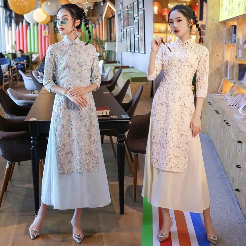 Abbigliamento etnico Cheongsam lungo moderno in pizzo Versione modificata dell'abito Qipao con maniche corte Audrey in stile tradizionale cinese taglie forti