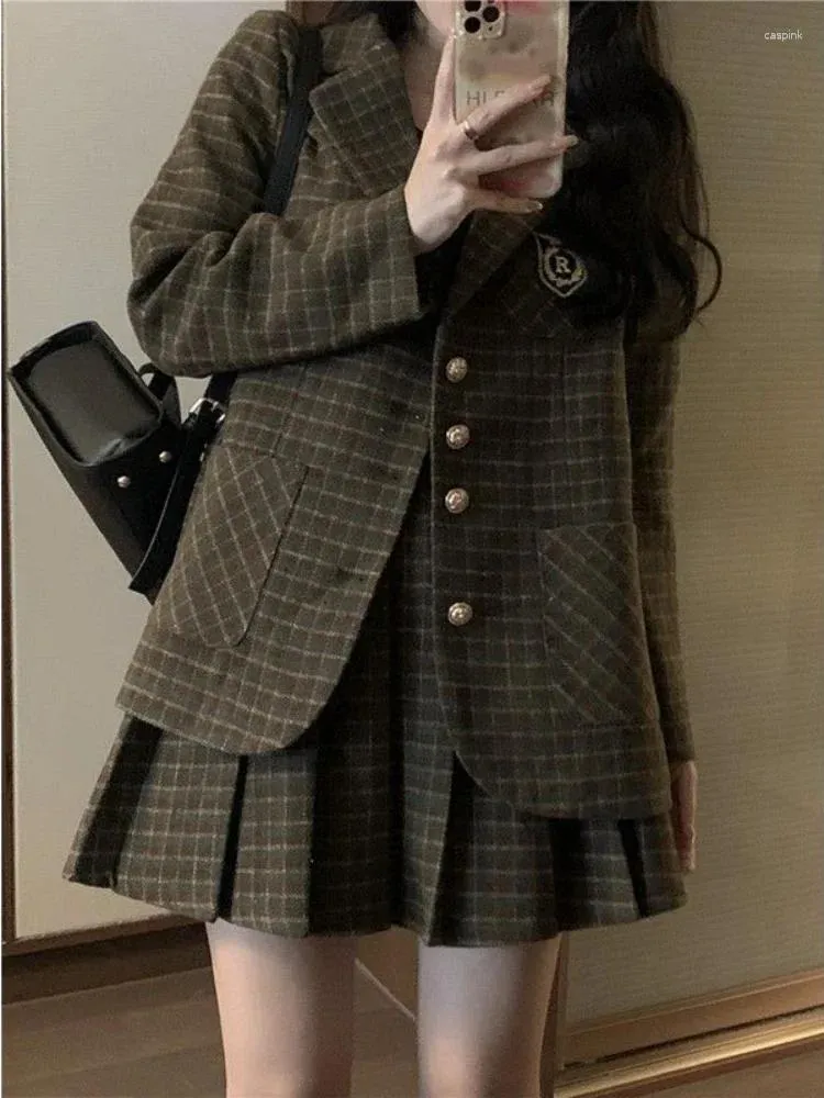 Tvådelad klänning insozkdg Autumn Winter Korean Plaid blazer sätter college stil ullrock hög midja veckad kjol tvådelar kvinnor
