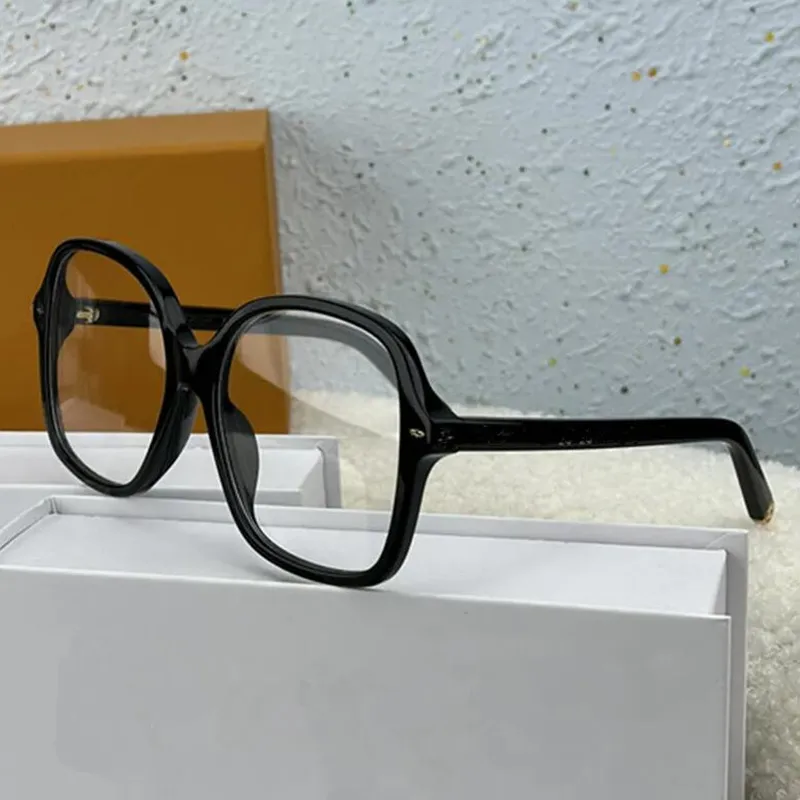 2024 Lyxkvinnor Big fyrkantiga glasögon Frame Lightweight Plank Fullrim18e61 54-17-145 Metallblomma Dekorerad för receptbelagda glasögon Fullset Design Case