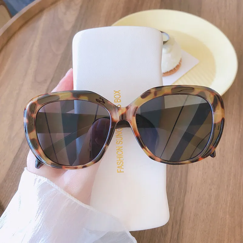 Designer kvinnor solglasögon mode lyxplatta uv skydd mode vintage mensoutdoor solglasögon